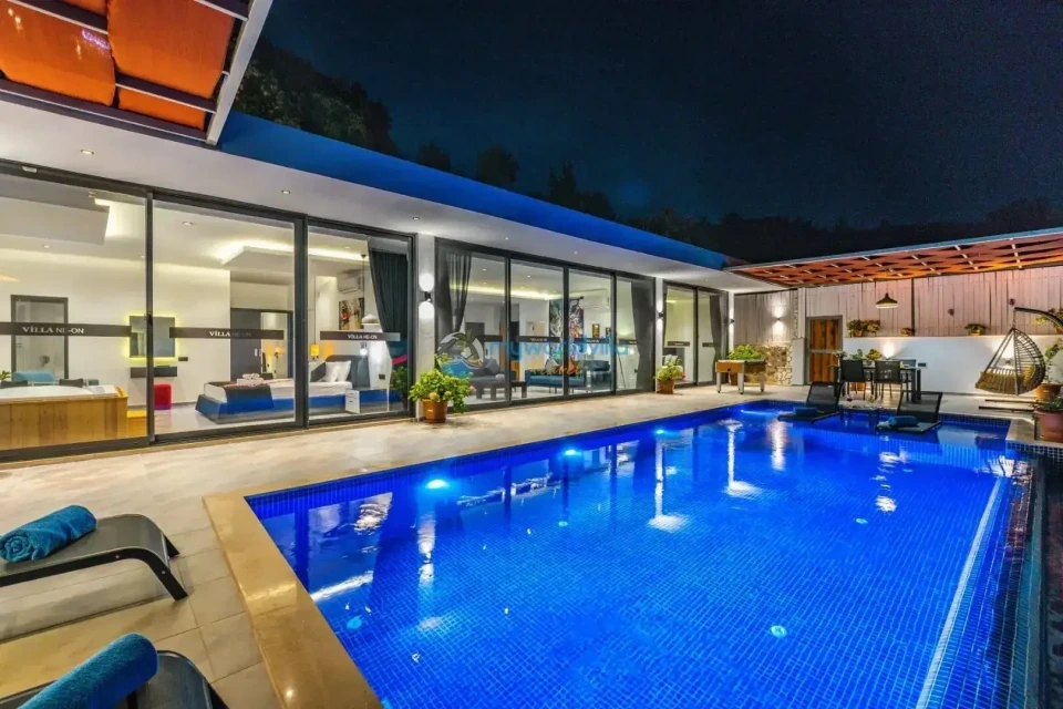 Villa Neon